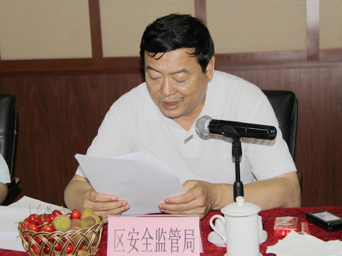 怀柔区安全监管局局长李振林汇报怀柔区"打非"工作情况